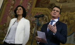 La ministre du Travail, Myriam El Khomri, et le Premier ministre Manuel Valls, le 11 mars 2016 Ă Matignon