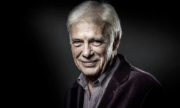 Guy Bedos pose pour l'AFP le 5 décembre 2016 à Paris