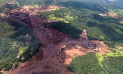 Photo diffusée par les pompiers du Minas Gerais montrant une vue aérienne de la zone affectée par la rupture d'un barrage minier le vendredi 25 janvier 2019