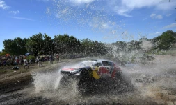 Le pilote français de Peugeot Stéphane Peterhansel durant le prologue du Dakar, entre Buenos Aires et Rosario, le 2 janvier 2016