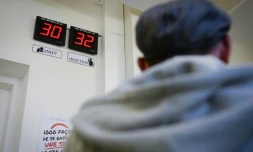 Pour Loïc (de dos), la salle de consommation de drogue à moindre risque ouverte à Strasbourg depuis l'automne à titre expérimental est devenue un point de repère.