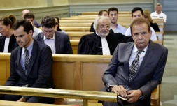 François-Marie Banier (d) et son compagnon Martin d'Orgeval (g) devant la Cour d'appel de Bordeaux le 24 août 2016