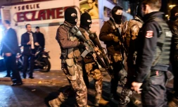 Des forces de police patrouillent le 10 décembre 2016 dans les rues d'Istanbul après le double attentat