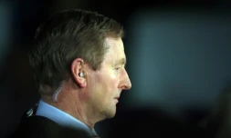 Le Premier ministre irlandais Enda Kenny assiste au décompte des voix à Castlebar,le 27 février 2016