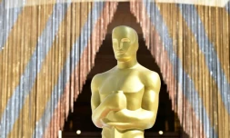 Un Oscar sur le tapis rouge à la veille de la soirée de remise des récompences du cinéma à Hollywood