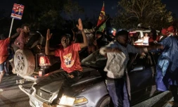 Des partisans de Hakainde Hichilema célèbrent sa victoire à l'élection présidentielle en Zambie, le 15 août 2021 à Lusaka