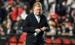 L'entraîneur néerlandais du FC Barcelone Ronald Koeman au stade de Vallecas de Madrid le 27 octobre 2021, avant l'annonce de son limogeage