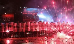 La police tente de disperser des manifestants opposés à la décision du gouvernement géorgien de retarder les négociations d'adhésion à l'UE, près du Parlement à Tbilissi, le 30 novembre 2024