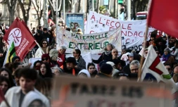 Manifestation d'enseignants contre les suppressions de postes, les fermetures de classes et pour des augmentations de salaires lors d'une grève nationale de l'Éducation nationale, le 31 mars 2026 à Marseille
