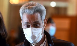 Le jardinier marocain Omar Raddad, condamné pour le meurtre d'une riche veuve en 1991 et partiellement grùcié depuis, arrive au palais de justice de Paris, le 25 novembre 2021