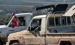 Des rebelles syriens pro-turcs avancent vers Kilis, à la frontiÚre avec la Syrie, lors de l'offensive turque "Rameau d'olivier" contre les unités kurdes YPG, le 30 janvier 2018