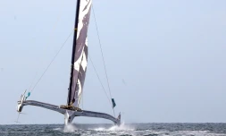 Le Maxi Edmond de Rothschild, skippé par Sébastien Josse, au large de Saint-Malo aprÚs le départ de la Route du Rhum, le 4 novembre 2018