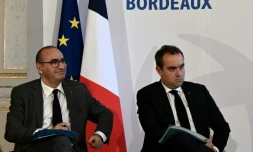 Le ministre de l'Intérieur Laurent Nuñez (g) et le Premier ministre Sébastien Lecornnu, le 2 avril 2026 à Bordeaux, en Gironde