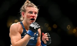 La Française Manon Fiorot durant son combat pour la ceinture UFC des poids mouches contre la Kirghize Valentina Shevchenko lors de l'UFC 315, à Montréal, le 10 mai 2025