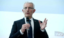 La SNCF conseille de renoncer Ă prendre le train Ă partir de 19H00 lundi
Le patron de la SNCF Guillaume Pepy lors d'une conférence de presse au siÚge de la SNCF à Saint-Denis, prÚs de Paris, le 27 février 2018