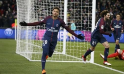 L'attaquant du PSG Neymar exulte après un but face à l'OM au Parc des Princes, le 25 février 2018 