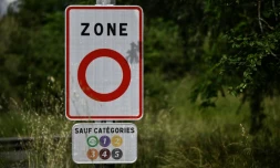Un panneau annonçant une zone à faible émission (ZFE) à Mérignac en Gironde, le 21 mai 2025