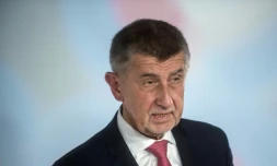 Le Premier ministre tchèque Andrej Babis répond aux questions des journalistes au siège de la télévision TV Nova, le 7 octobre 2021 à Prague 