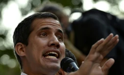 Le chef de file de l'opposition Juan Guaido s'adresse à ses partisans lors d'un rassemblement à San Bernardino, dans la banlieue de Caracas, le 1er avril 2019