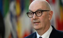 Le ministre français des Finances, Roland Lescure s'adresse aux médias à l'issue d'un sommet des ministres des Finances du G7 par vidéoconférence à Bruxelles, le 9 mars 2026