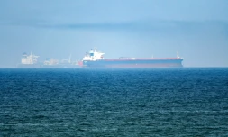 Une photo prise le 15 juin 2019 montre un pétrolier dans les eaux du Golfe au large des Emirats arabes unis