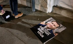 Affiche de campagne d'Emmanuel Macron (LREM) pour l'élection présidentielle, à Rennes le 24 mars 2022