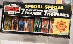 Un pack de figurines Star Wars présentées par la maison Sotheby's, le 2 décembre 2015 à New York