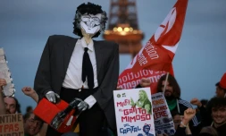 Des manifestants protestent contre la visite en France du président argentin Javier Milei, sur la place du Trocadéro à Paris, le 30 septembre 2026