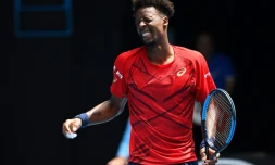 Le Français Gaël Monfils face à l'Autrichien Dominic Thiem en 8e de finale de l'Open d'Australie, le 27 mars 2020 à Melbourne
