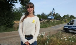 Tina Dresen, habitante protestant contre la destruction de la route près de son village pour extraire du charbon, le 22 juillet 2020 à Kuckum, en Allemagne