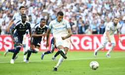 L'attaquant de l'OM Mason Greenwood lors de son penalty contre le Paris FC en Ligue 1 le 23 août 2025 au stade Vélodrome