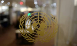 Le logo de l'Organisation des Nations unies (ONU) photographié dans un couloir du siège de l'organisme à New York, le 25 septembre 2018