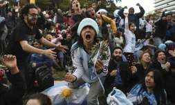 Les supporteurs argentins à Buenos-Aires lors de la qualification de leur équipe en 8e de finale du Mondial le 26 juin 2018 