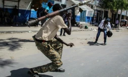 Un membre d'une milice antigouvernementale Ă Mogadiscio, le 25 avril 2021