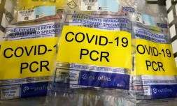 Des tests PCR stockés dans le laboratoire Biomnis à Ivry-sur-Seine et prêts à être distribués dans les centres de dépistage, le 28 octobre 2020