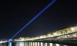 Quelque 45.000 foyers ont été momentanément privés d'électricité, à Nice et sur les communes voisines, après l'incendie  un poste électrique situé dans le quartier des Moulins, photographie de la ville prise le 14 juillet 2024.