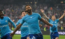 Le défenseur portugais de Marseille, Rolando (c), lors de la demi-finale retour de l'Europa League à Salzbourg en Autriche, le 3 mai 2018