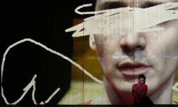 L'acteur suédois David Fukamachi Regnfors joue dans l'avant première de "20 November" à Avignon, le 13 juillet 2016