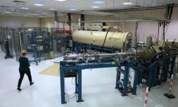 L'accélérateur de particules du Laboratoire de Mesure du Carbone 14 du Commissariat à l’énergie atomique et aux énergies alternatives (CEA), le 22 mai 2025 à saclay, près de Paris