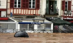 Une rue de Bayonne inondée le 10 décembre 2021