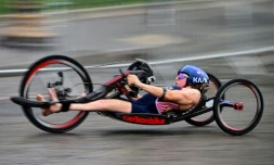 L'Américain Kendall Gretsch participe à l'épreuve de para-triathlon de Paris, le 19 août 2023