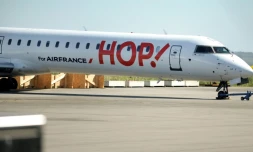 Un avion de la compagnie Hop!, filiale d'Air France, à l'aéroport de Morlaix dans le Finistère en avril 2017