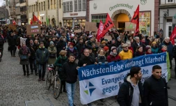 Manifestation contre le parti anti-migrants Alternative pour l'Allemagne (AfD à Erfurt dans l'Etat régional de Thuringe le 6 février 2020 