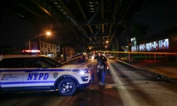 Un policier prÚs du parc Ozone, à New York le 13 août 2016