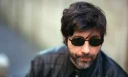 L'écrivain français, vivant à Montréal (Canada), Maurice G. Dantec pose le 24 mars 2003, à Paris