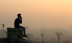 Un nuage de pollution obscurcit la vue sur la montagne Saadabad, au nord de Téhéran, le 13 janvier 2021.