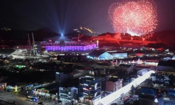 Feu d'artifice annonçant le début de la cérémonie de clÎture des JO de Pyeongchang, le 25 février 2018