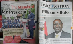 Les journaux kényans The Standard et Daily Nation dans un kiosque à journaux font leur une sur le président élu kenyan William Ruto, à Nairobi le 06 septembre 2022