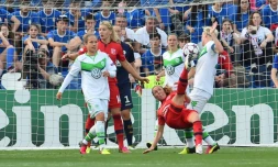 La Lyonnaise Camille Abily tente un retourné face à Wolfsburg en finale de la Ligue des champions, le 26 mai 2016 à Reggio Emilia