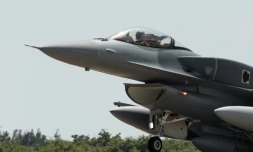 Un chasseur F-16V nouvellement acquis atterrit à la base aérienne de Chihhang, à Taitung, à Taïwan, le 2 octobre 2026